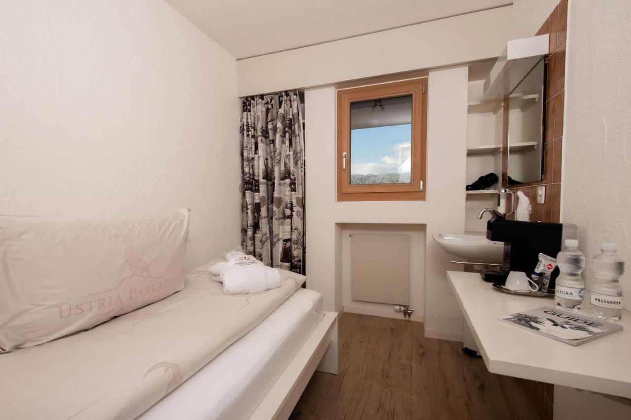 Hotel Ustria Parlatsch Trin Exteriör bild