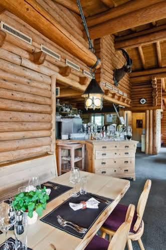 Hotel Ustria Parlatsch Trin Exteriör bild