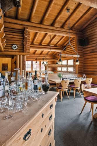 Hotel Ustria Parlatsch Trin Exteriör bild